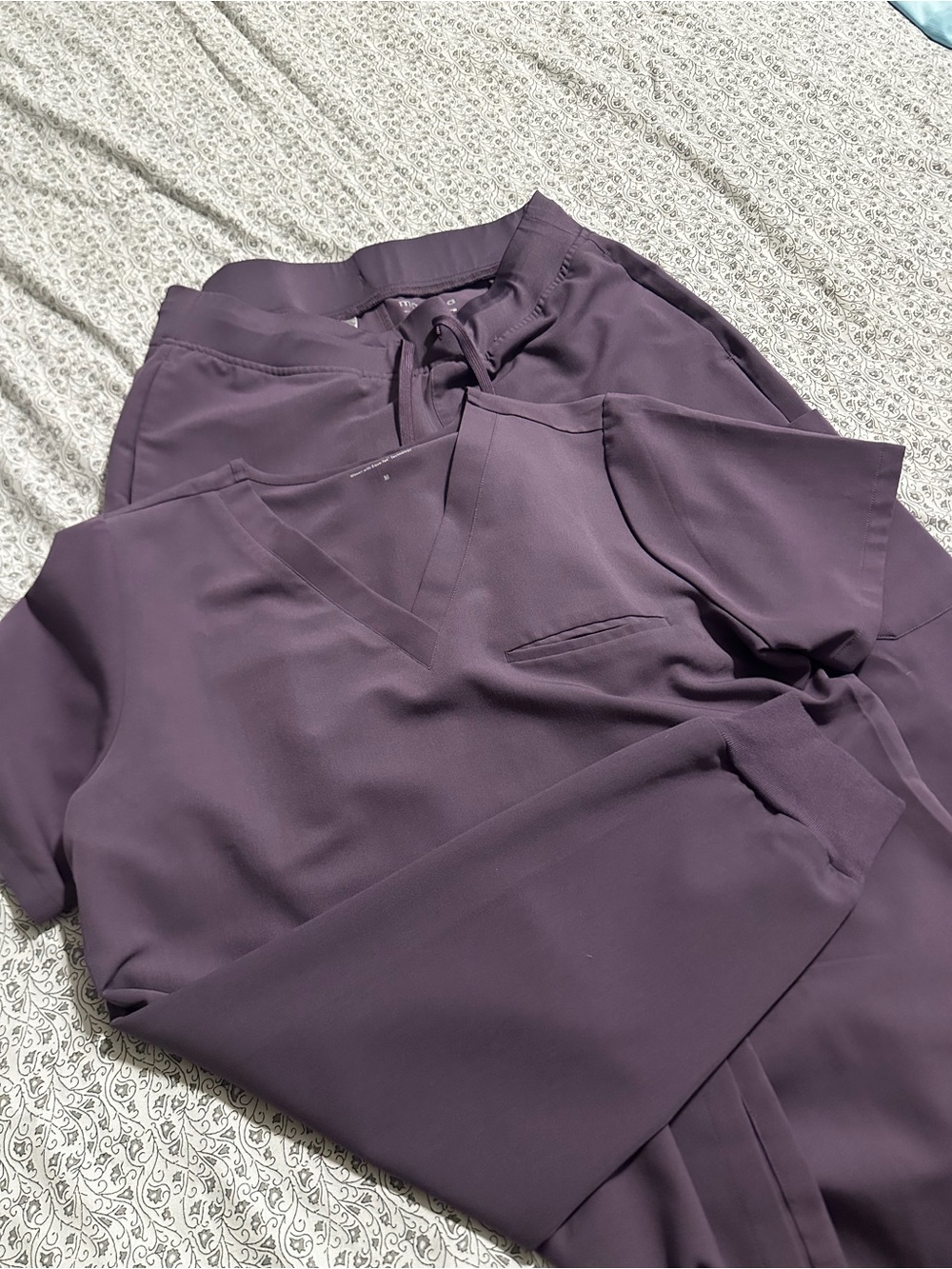 Women's mandala scrub set in Dewberry - Picture 3 of 3